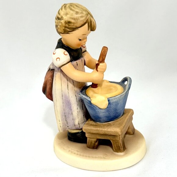 Goebel Hummel #330 - Baking Day - TMK6 - West Germany - Picture 4 of 10